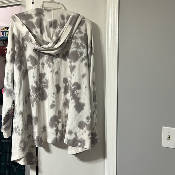 Jane and Delancey 2x white/gray tie dye sweater. With hood & pockets - Picture 4 of 4